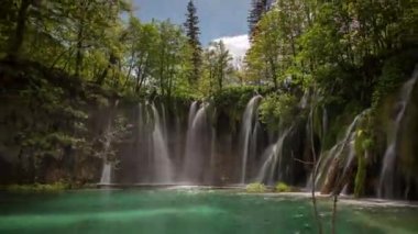 Plitvice göllerinin ve şelalelerin döngü sineması