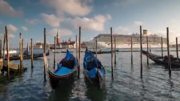 威尼斯运河游轮的环形摄像 — 图库视频影像