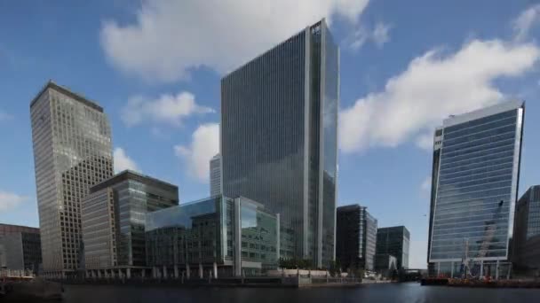 Silmukka aika raukeaa kuvamateriaalia Canary Wharf, Docklands, Lontoo — kuvapankkivideo