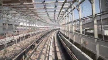 Tokyo, Japonya 'daki tren istasyonundan POV