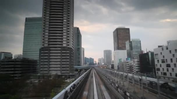 POV från monorail i Tokyo, Japan — Stockvideo