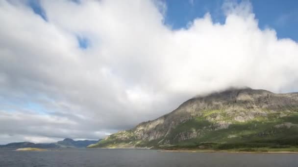 Timelapse de nuvens sobre rochas — Vídeo de Stock