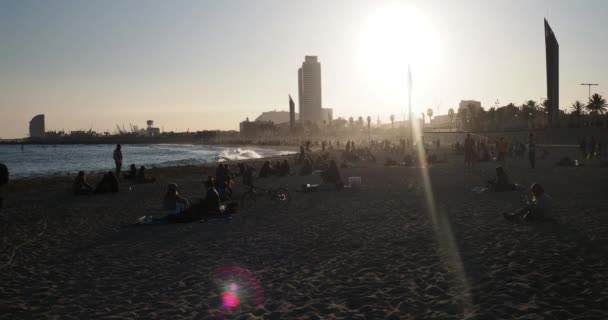 巴塞罗那海滩，下午晚些时候 — 图库视频影像