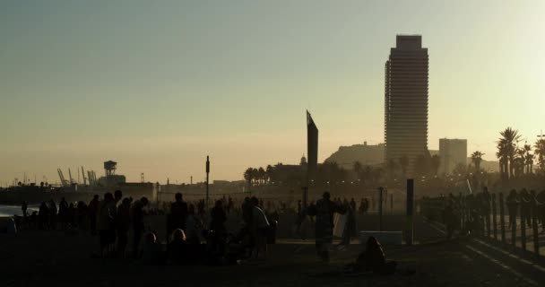 Playa de Barcelona en la tarde — Vídeos de Stock