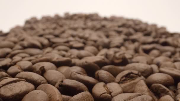 Schwenken von Kaffeebohnen — Stockvideo