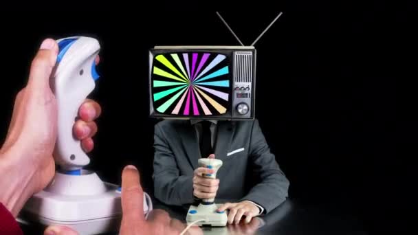 Hombre con TV en la cabeza jugando videojuegos — Vídeo de stock