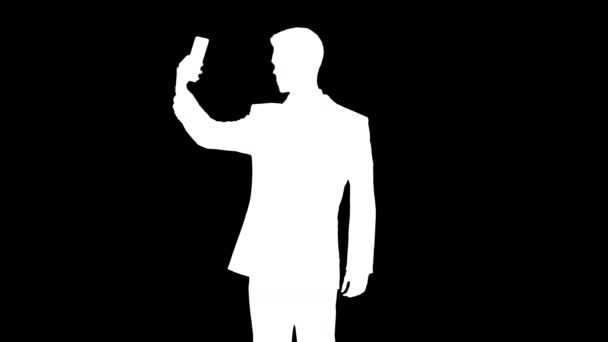 Mann macht Selfie mit Handy — Stockvideo