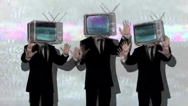 Drie zakenmannen met tv op hun hoofd — Stockvideo