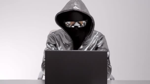 Computer hacker in silver jacket — Stock Video