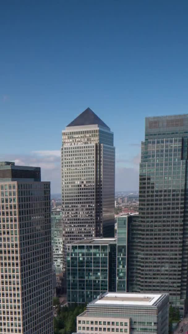 Verticale video timelapse video van Canary Wharf, Londen — Stockvideo