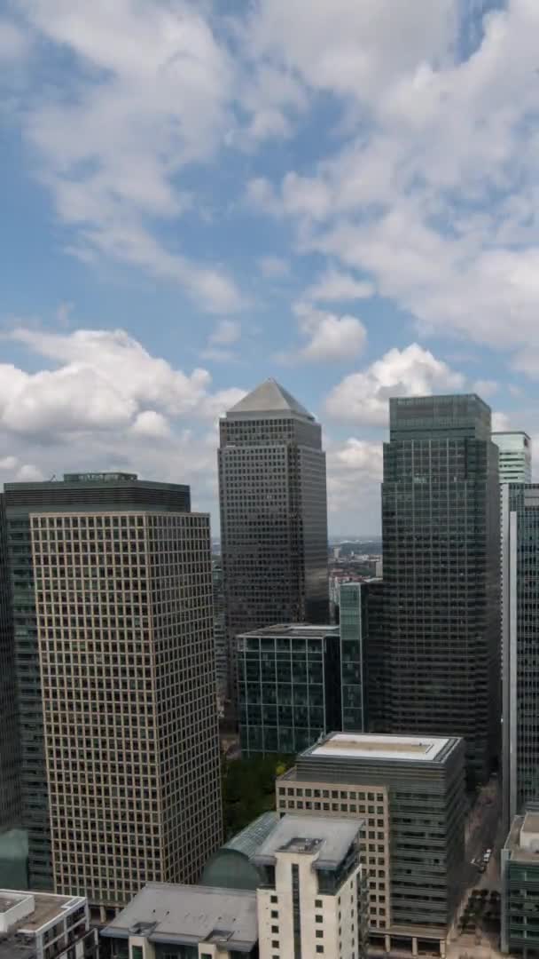 Verticale video timelapse video van Canary Wharf, Londen — Stockvideo