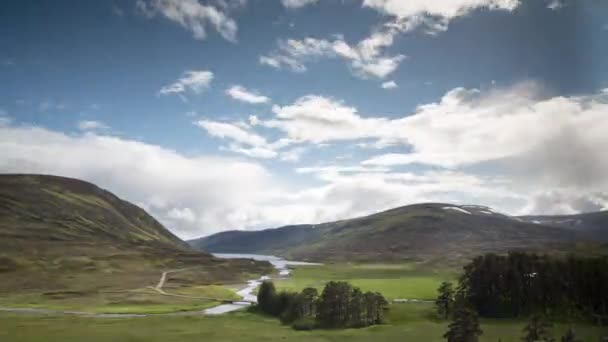 スコットランド高地の前方と逆高速タイムラプス — ストック動画