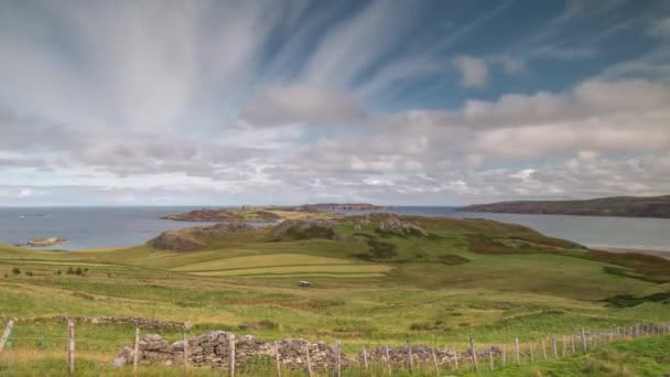 Timelapse rápido hacia adelante y hacia atrás de las tierras altas escocesas — Vídeos de Stock
