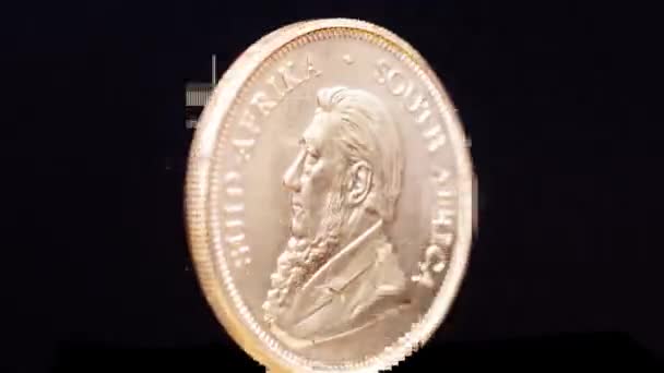 Obrotowa moneta Krugerrand o nominale 1 uncja złota — Wideo stockowe