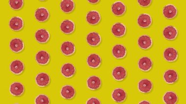 Sarı bir fırına karşı pembe greyfurtlar