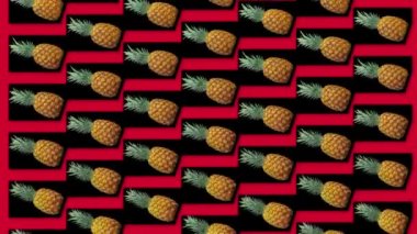 Sırayla düşen ananaslar