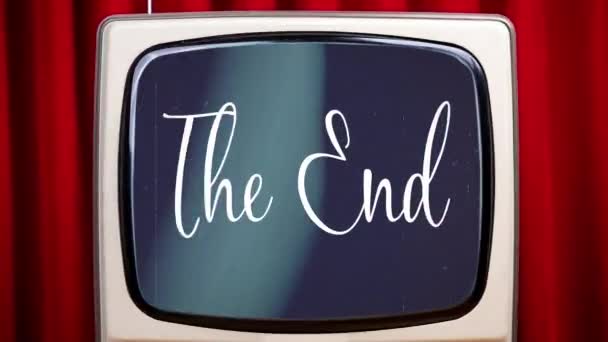 Televisión con las palabras The End en la pantalla — Vídeo de stock