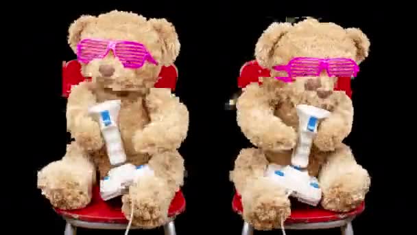 Teddy beer spelen met computer joystick — Stockvideo