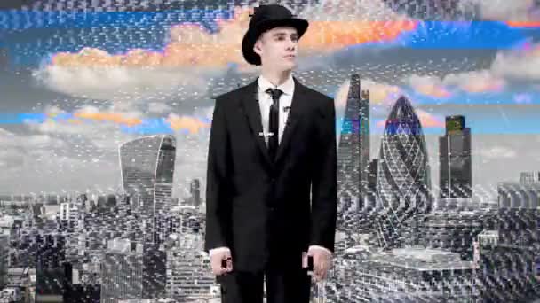 Uomo d'affari contro lo skyline di Londra — Video Stock