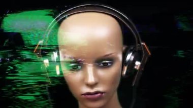 Kafasında kulaklık olan bir manken kafası.