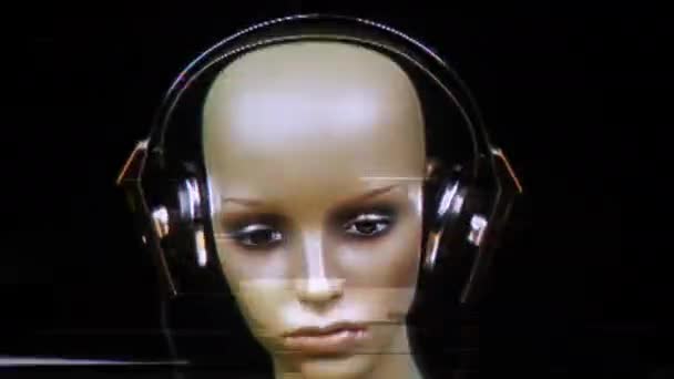 Hlava figuríny s sluchátky pulsujícími na a z hlavy — Stock video