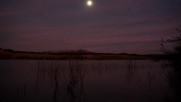 Boucle avant et inversée timelapse du lac au coucher du soleil — Video