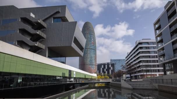 Muzeum wzornictwa w Barcelonie i panorama miasta — Wideo stockowe