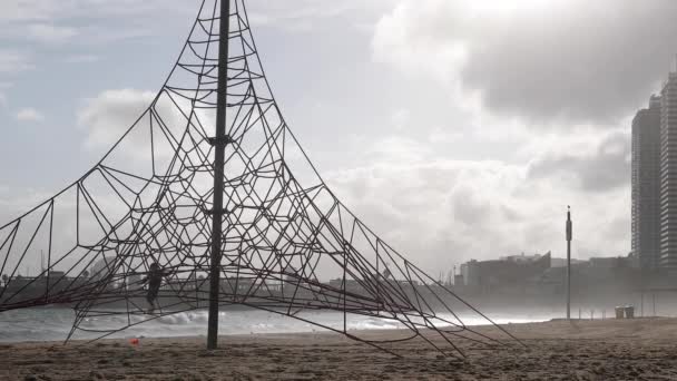 Childrens climbing frame on beach, Barcelona — Stock Video