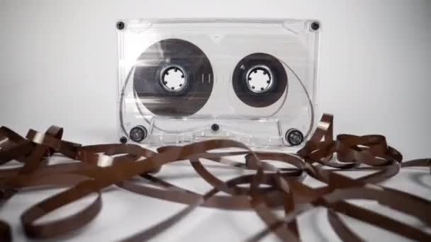 Cassette beweegt naar de camera — Stockvideo