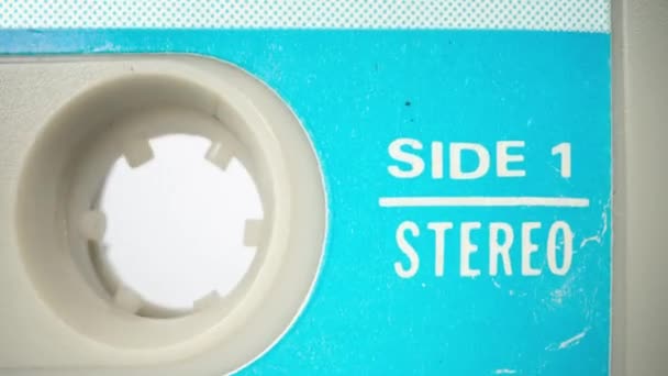 Ett kassettband med ordet stereo — Stockvideo
