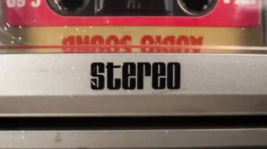 Retro ghettoblaster stereo sözcüğe yakınlaşıyor
