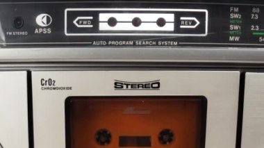 Retro ghettoblaster stereo sözcüğe yakınlaşıyor