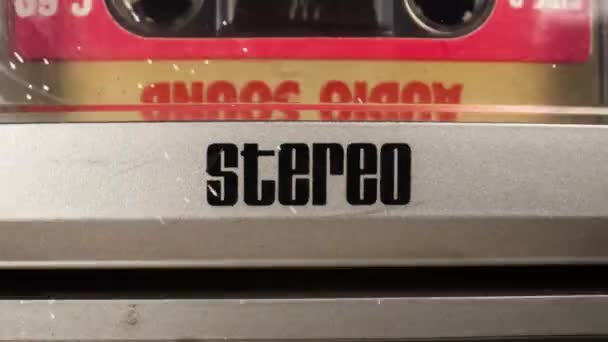 Retro ghettoblaster zoomuje stereo slovo — Stock video