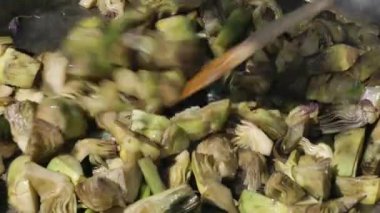 Paella pişirme videosunu kapat. 