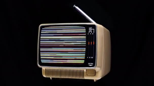 Small vintage television with static on the screen — Vídeo de Stock