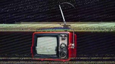 Retro televizyon ekranda parazit var.