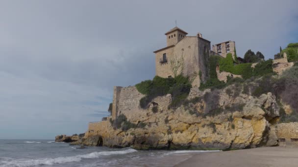 Castelo de Tamarit e praia na Espanha — Vídeo de Stock