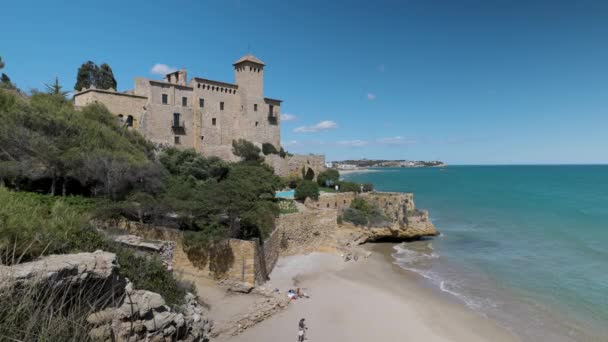 Castelo de Tamarit e praia na Espanha — Vídeo de Stock