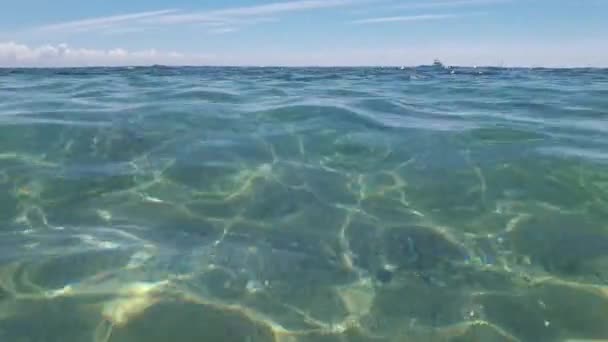 Images au ralenti d'une mer calme — Video