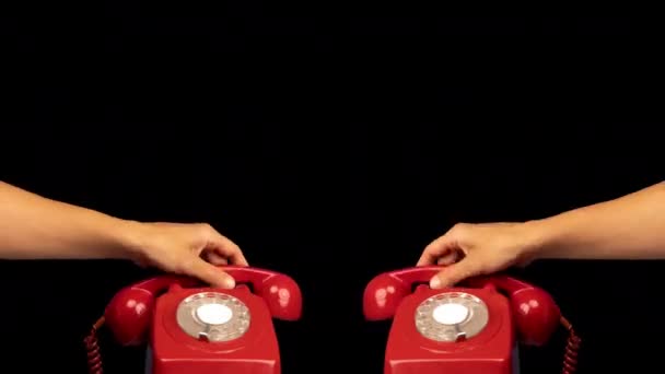 Labbra che parlano su retro telefono rosso — Video Stock