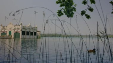 Katalonya 'daki Banyoles Gölü, İspanya