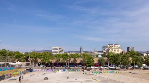 Parque de skate em um ambiente urbano — Vídeo de Stock