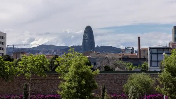 Pared con horizonte barcelona detrás — Vídeo de stock