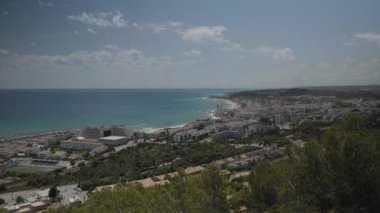 İspanya 'nın Barcelona yakınlarındaki kıyı şeridi siteleri gösteriyor