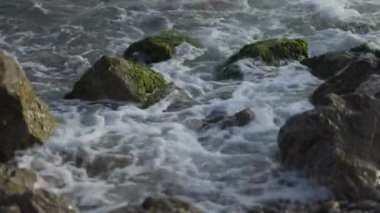 İspanya 'nın kayalık kıyı şeridi ve plajı