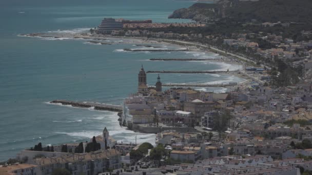 Linea costiera che mostra la città di sitges, vicino a Barcellona, Spagna — Video Stock
