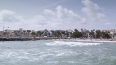 Plajın zamanı, Stiges, Barcelona, İspanya yakınlarında.