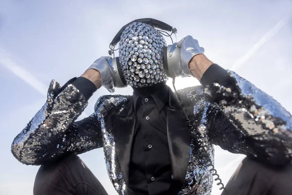 Mr disco hombre con la cara brillante y auriculares — Foto de Stock