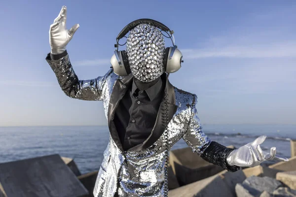 Mr disco hombre con la cara brillante y auriculares — Foto de Stock