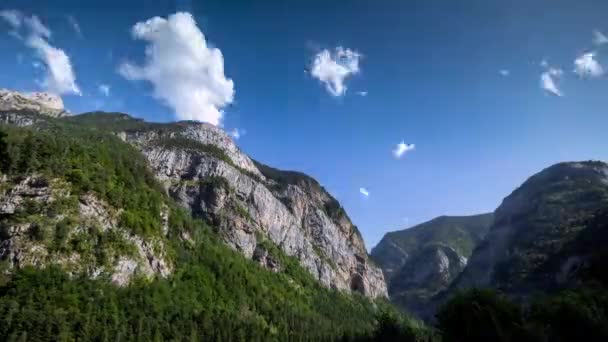 Monte Pedido Dağları 'ndan geçen bulutların döngüsel zaman çizelgesi — Stok video
